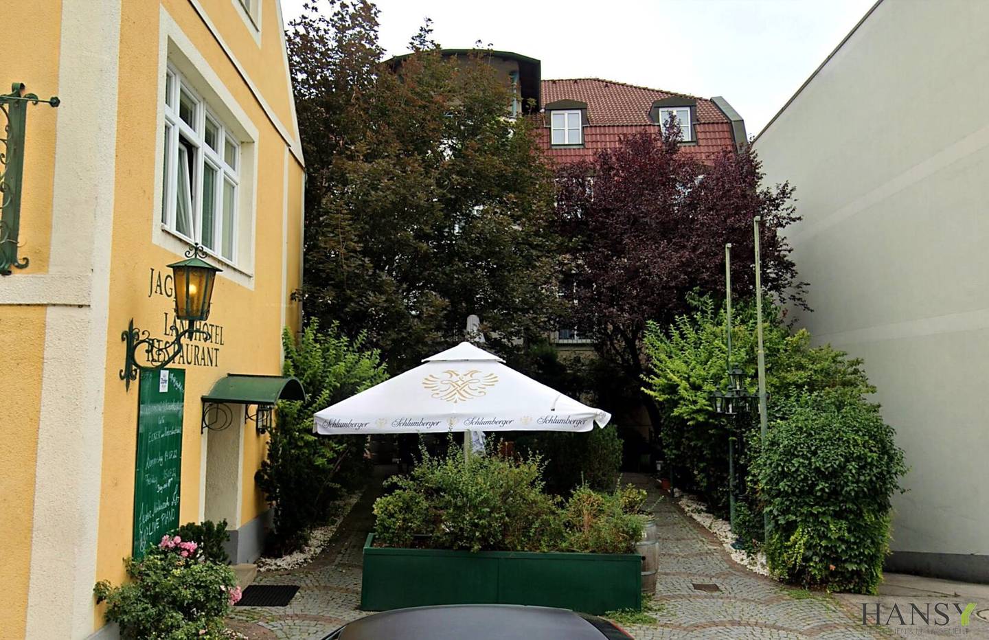 GUNTRAMSDORF - Modernised 35 room hotel with gastronomy and guest garden
