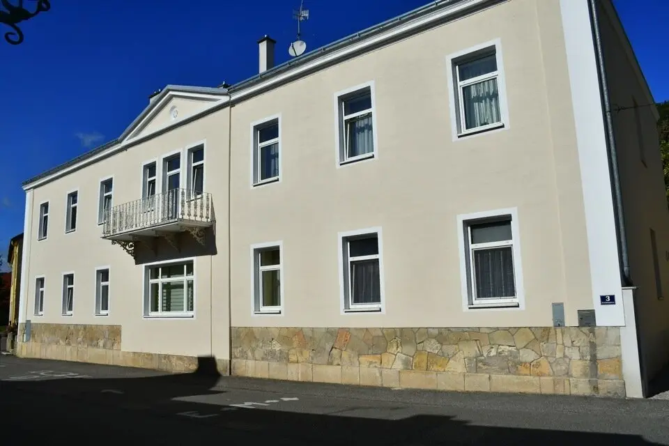 Wöllersdorf - Helle und gemütliche Dachgeschoß-Mietwohnung