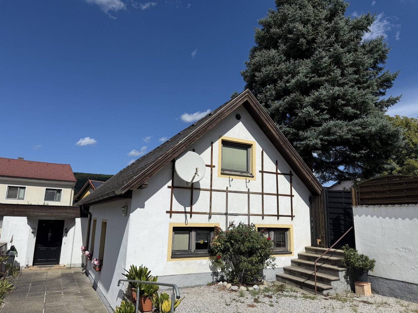 Einfamilienhaus in Markt Piesting: 171 m², gepflegtes Landhaus