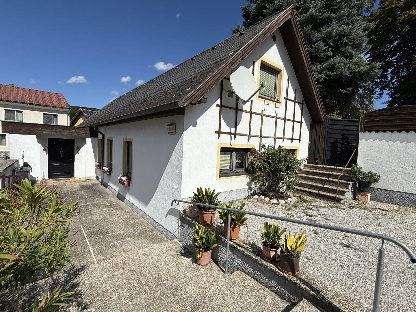 Einfamilienhaus in Markt Piesting: 171 m², gepflegtes Landhaus