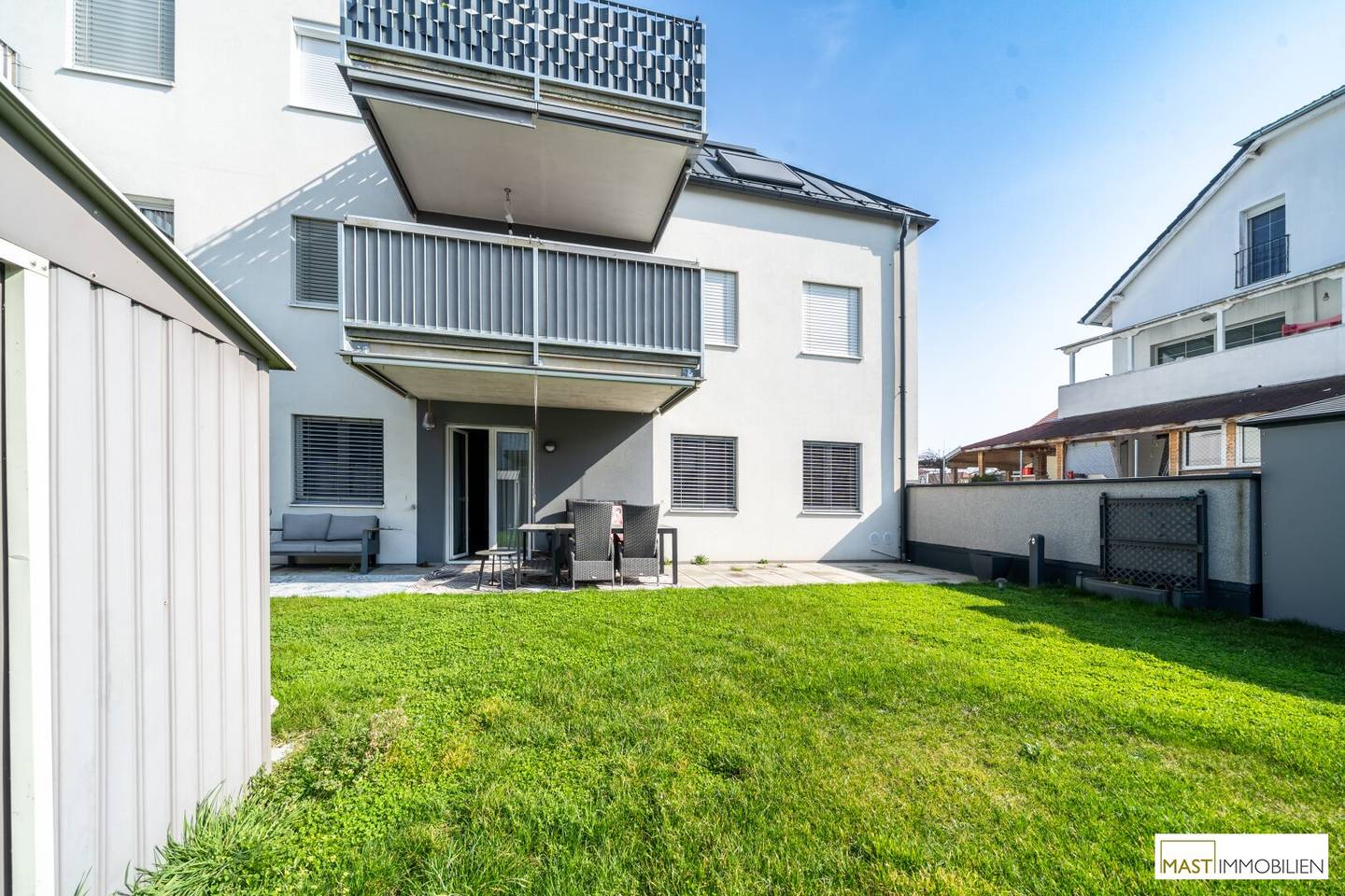 Wohnung mit großzügigem Garten und Westterrasse