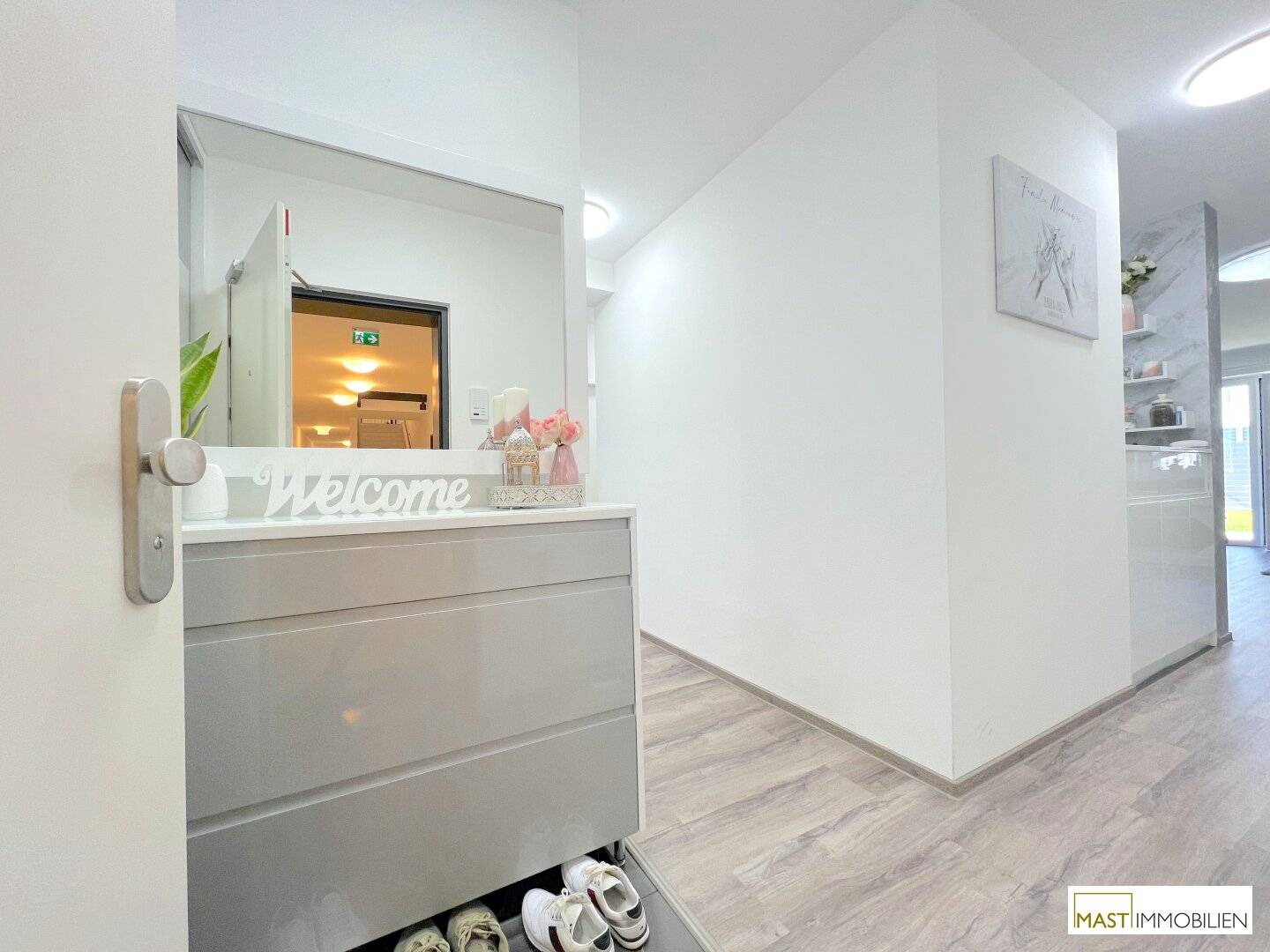 Wohnung mit großzügigem Garten und Westterrasse