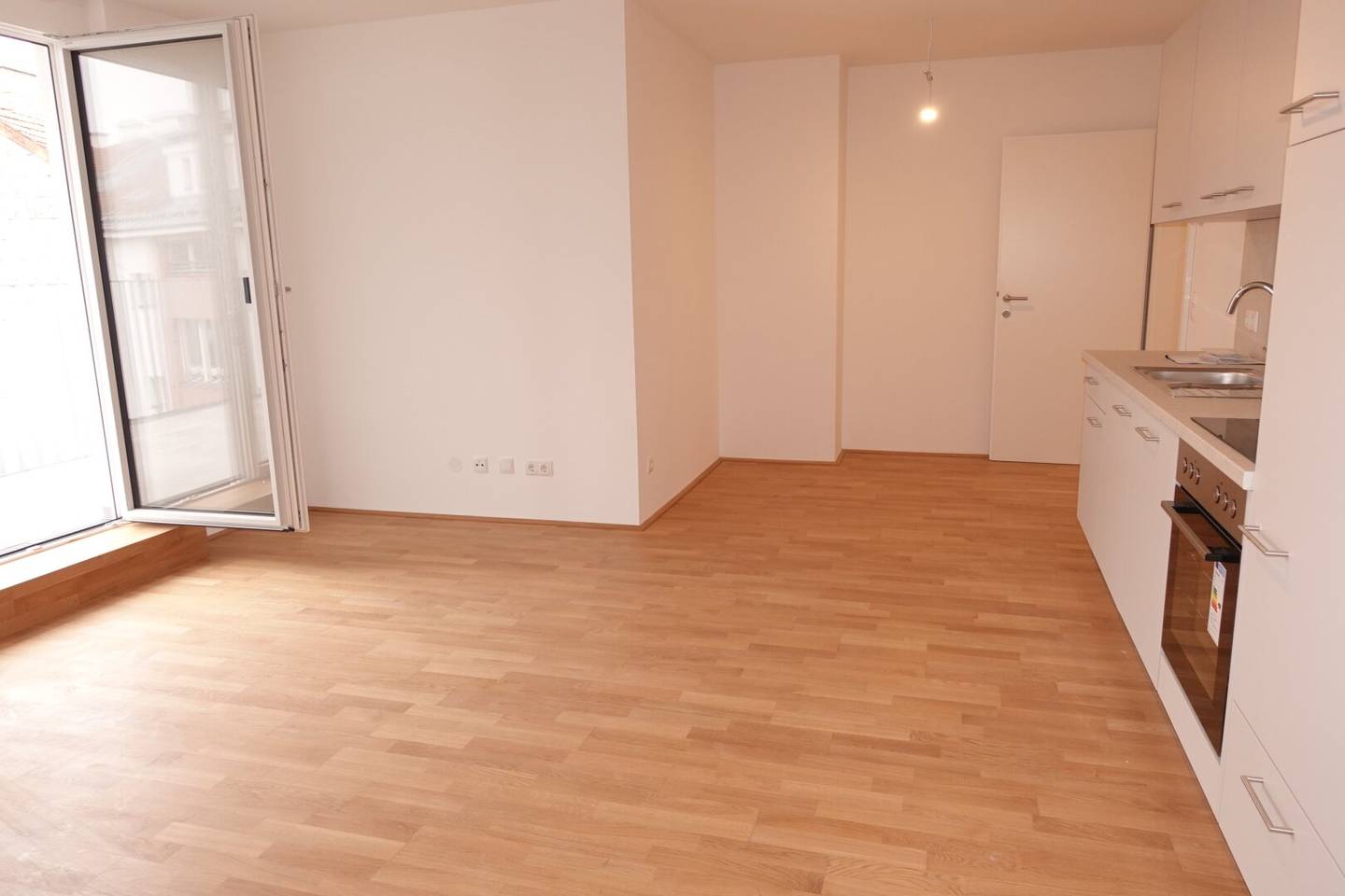 Top floor apartment newly built with balcony and lift