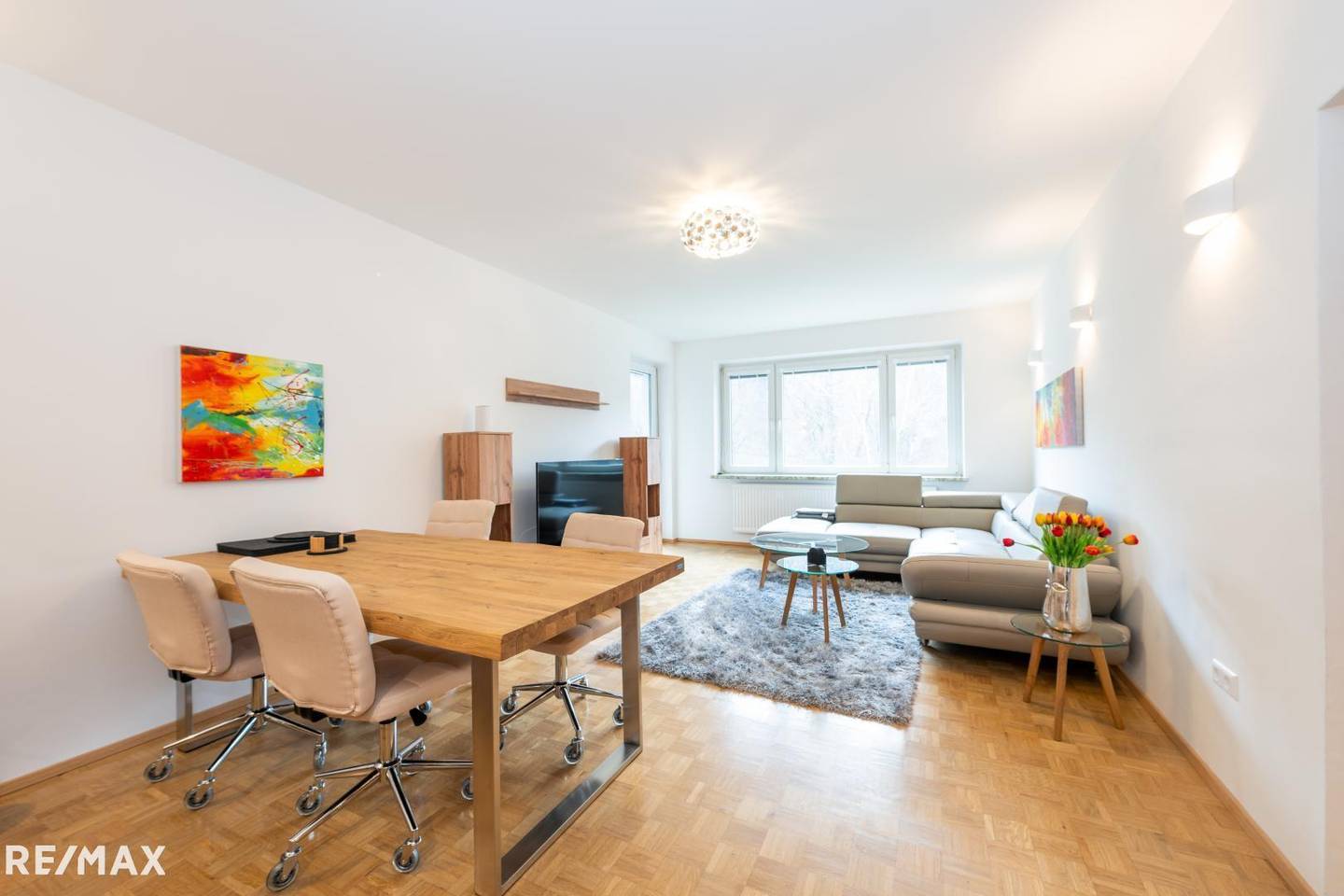 Modern four room apartment with two loggias and green views