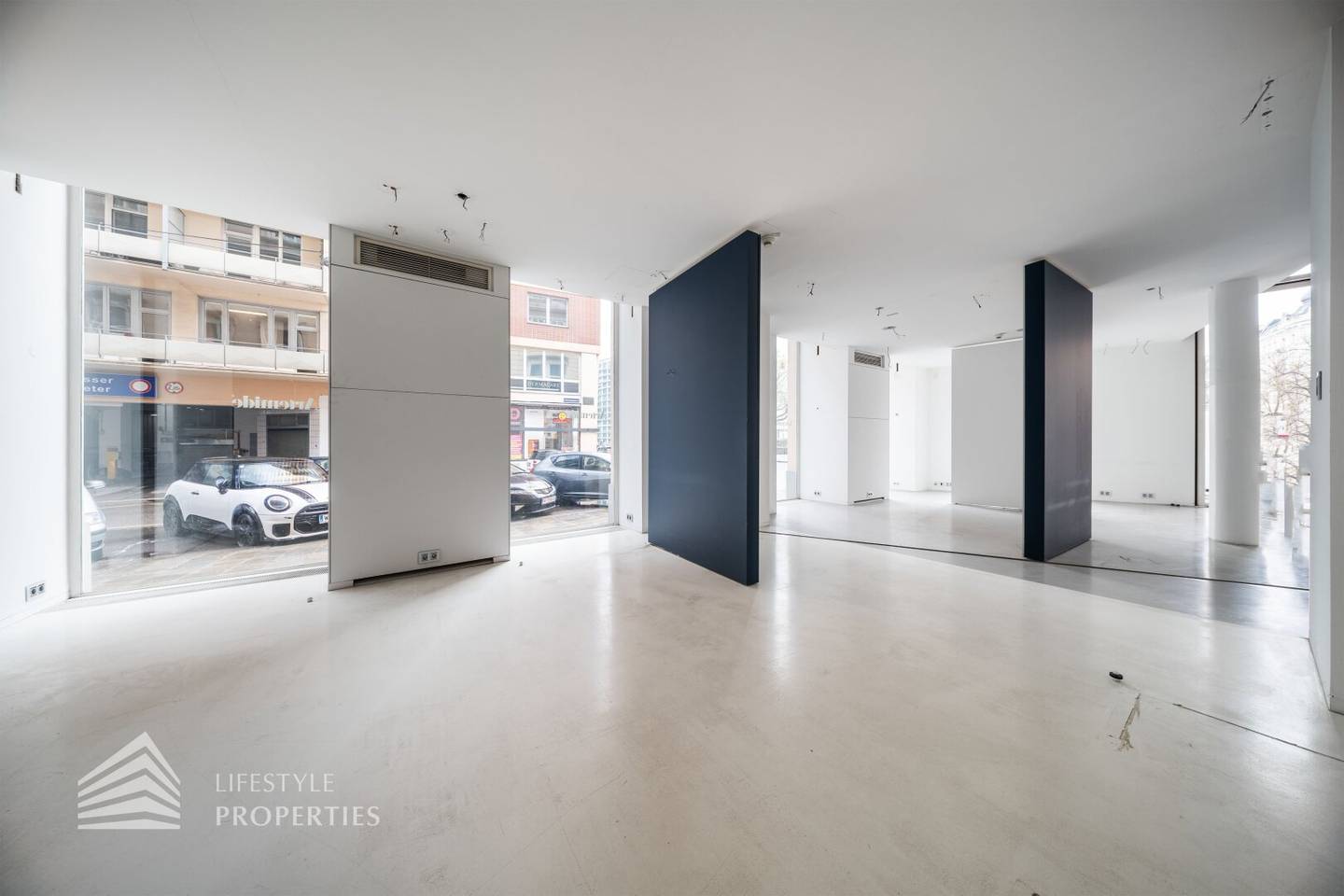 Spacious commercial premises on 2 floors in top location
