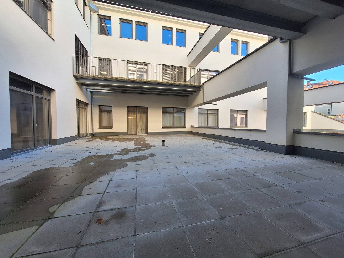 360 TOUR / First Occupancy - Modern, multifunctional commercial space / medical practice / office
