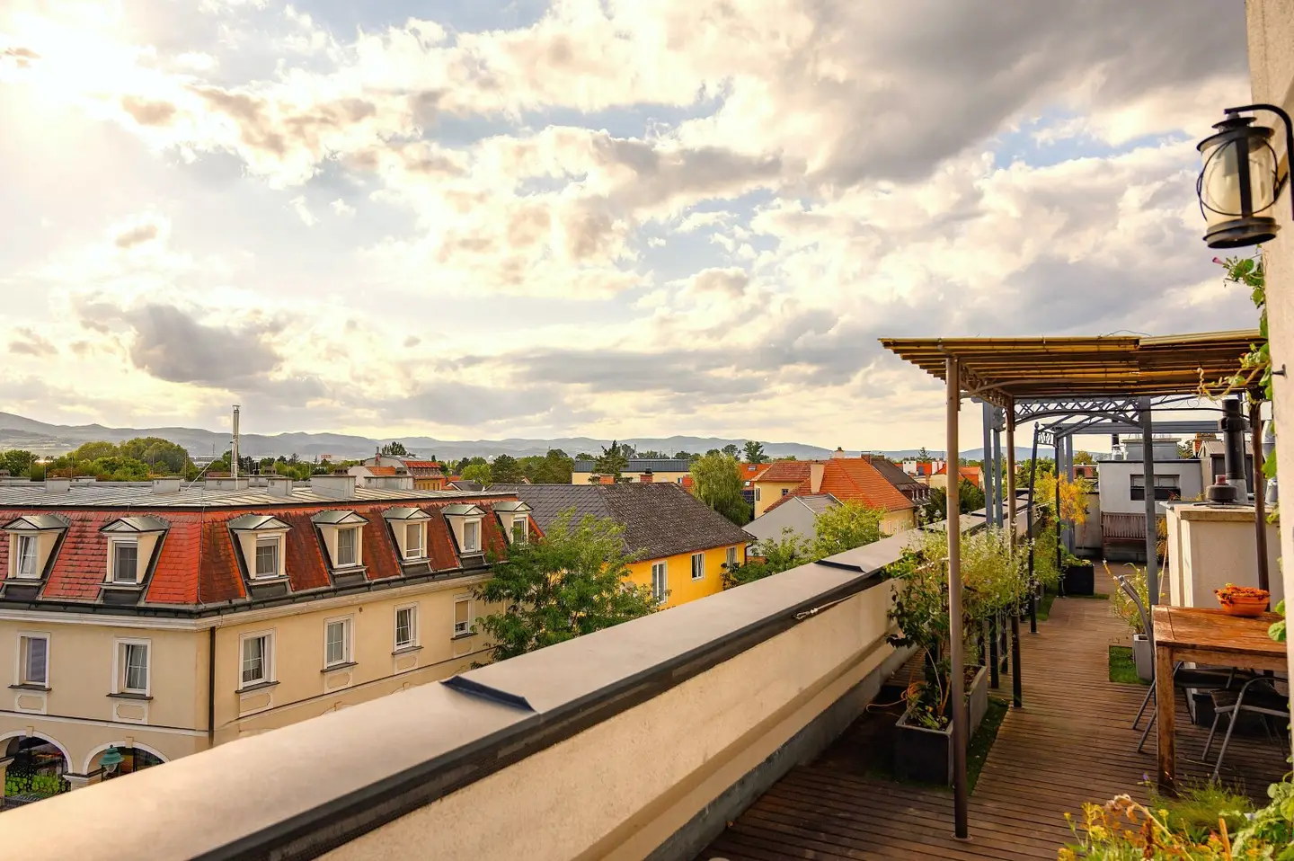Dachgeschosswohnung mit 80m² Panorama Terrasse nahe Schlosspark