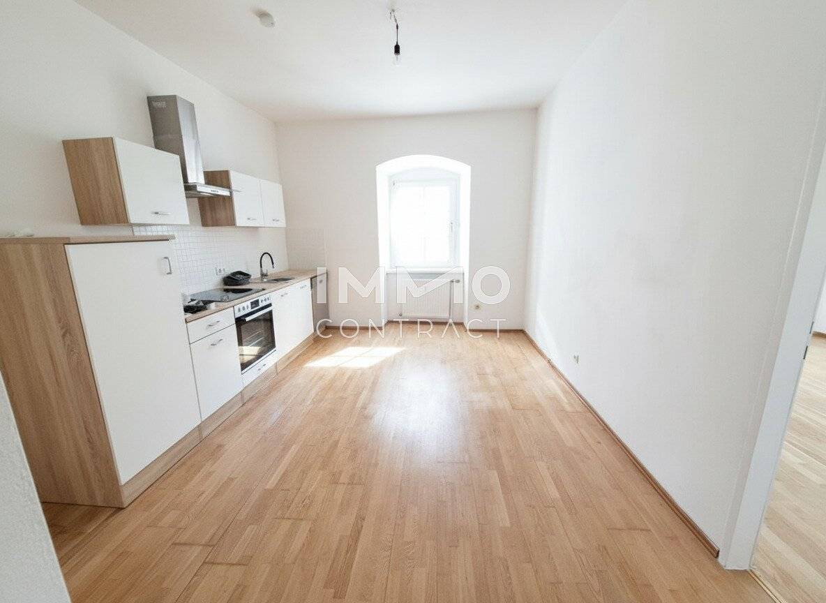 Apartment centrally located with terrace and fitted kitchen