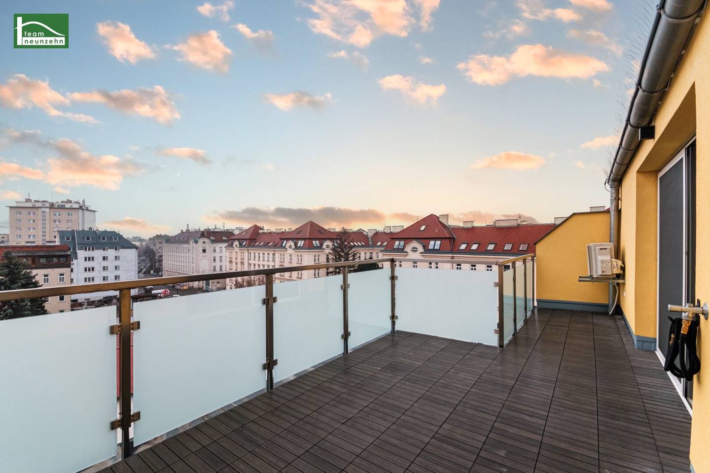 Stilvolle Dachgeschosswohnung mit Terrasse &amp; Weitblick – Luxuswohnen auf höchstem Niveau!