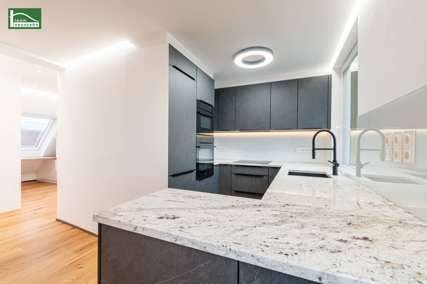 Stilvolle Dachgeschosswohnung mit Terrasse &amp; Weitblick – Luxuswohnen auf höchstem Niveau!
