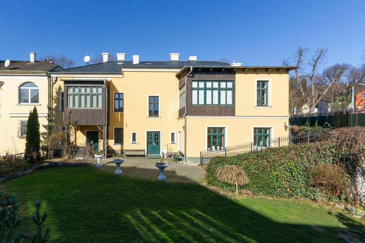An estate with many possibilities: fully renovated turn-of-the-century villa with indoor pool for luxurious living and working
