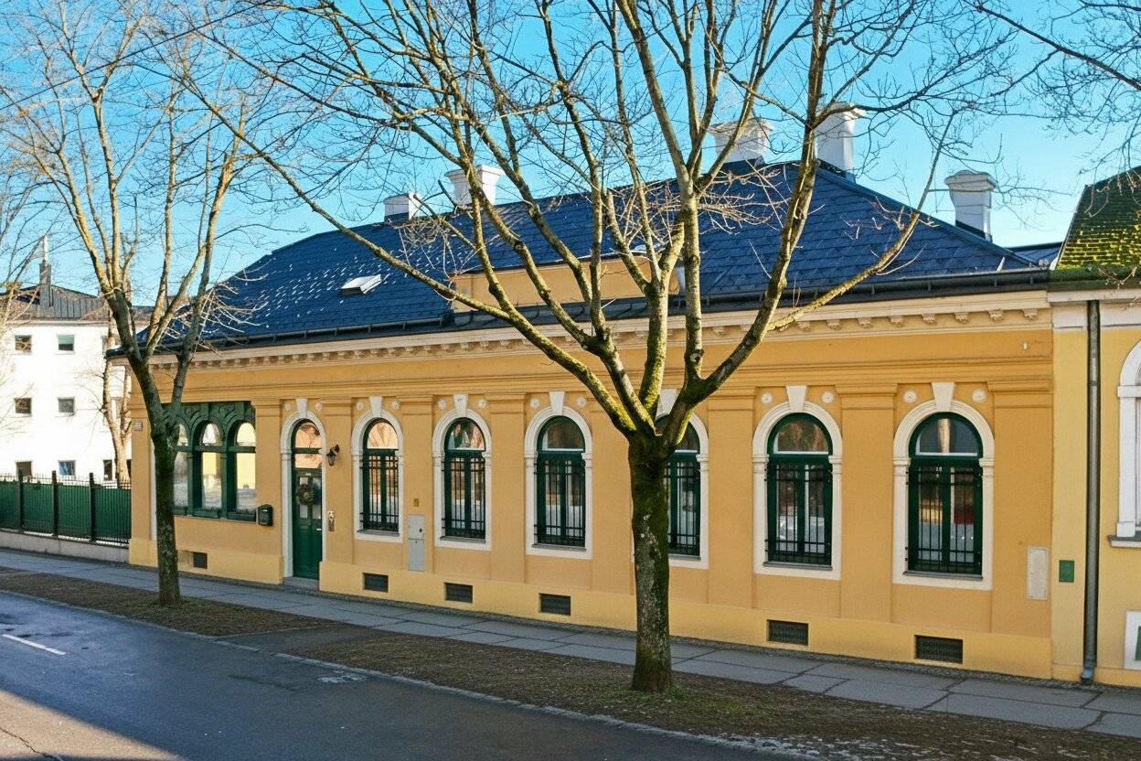 An estate with many possibilities: fully renovated turn-of-the-century villa with indoor pool for luxurious living and working