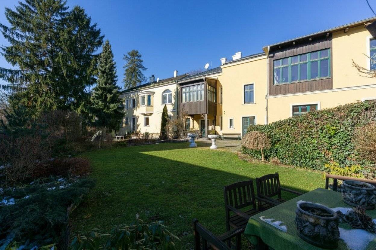 An estate with many possibilities: fully renovated turn-of-the-century villa with indoor pool for luxurious living and working