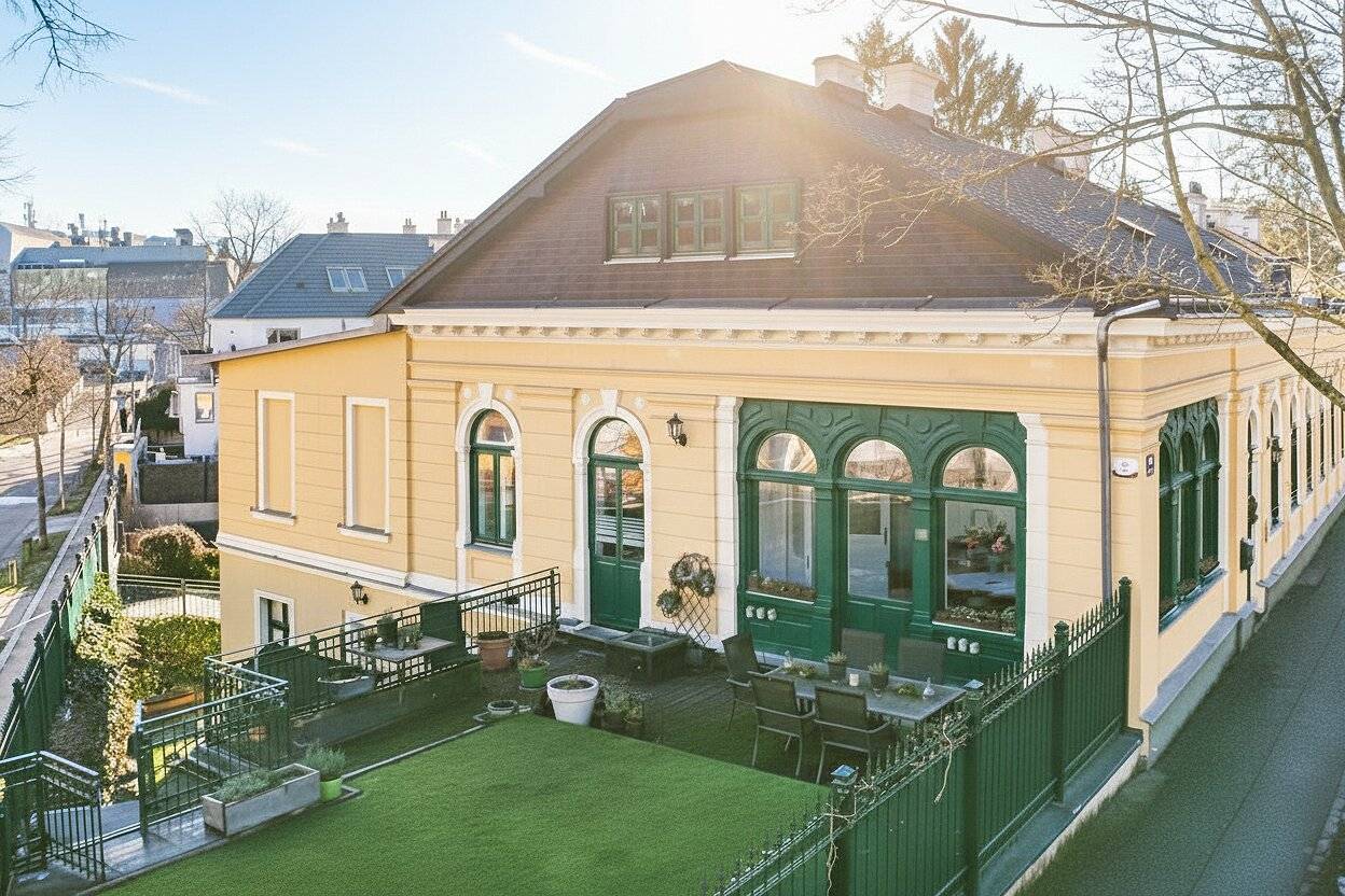 An estate with many possibilities: fully renovated turn-of-the-century villa with indoor pool for luxurious living and working
