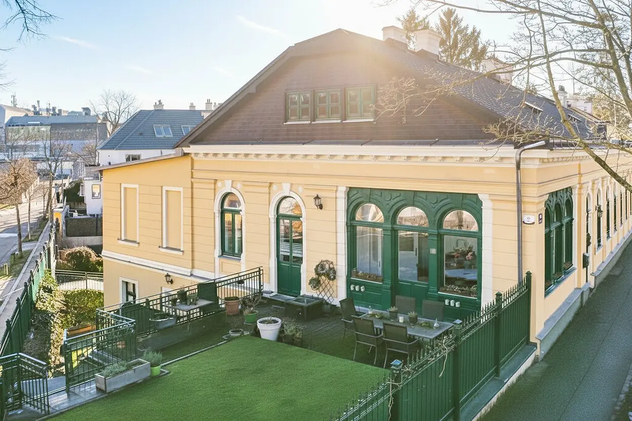 An estate with many possibilities: fully renovated turn-of-the-century villa with indoor pool for luxurious living and working