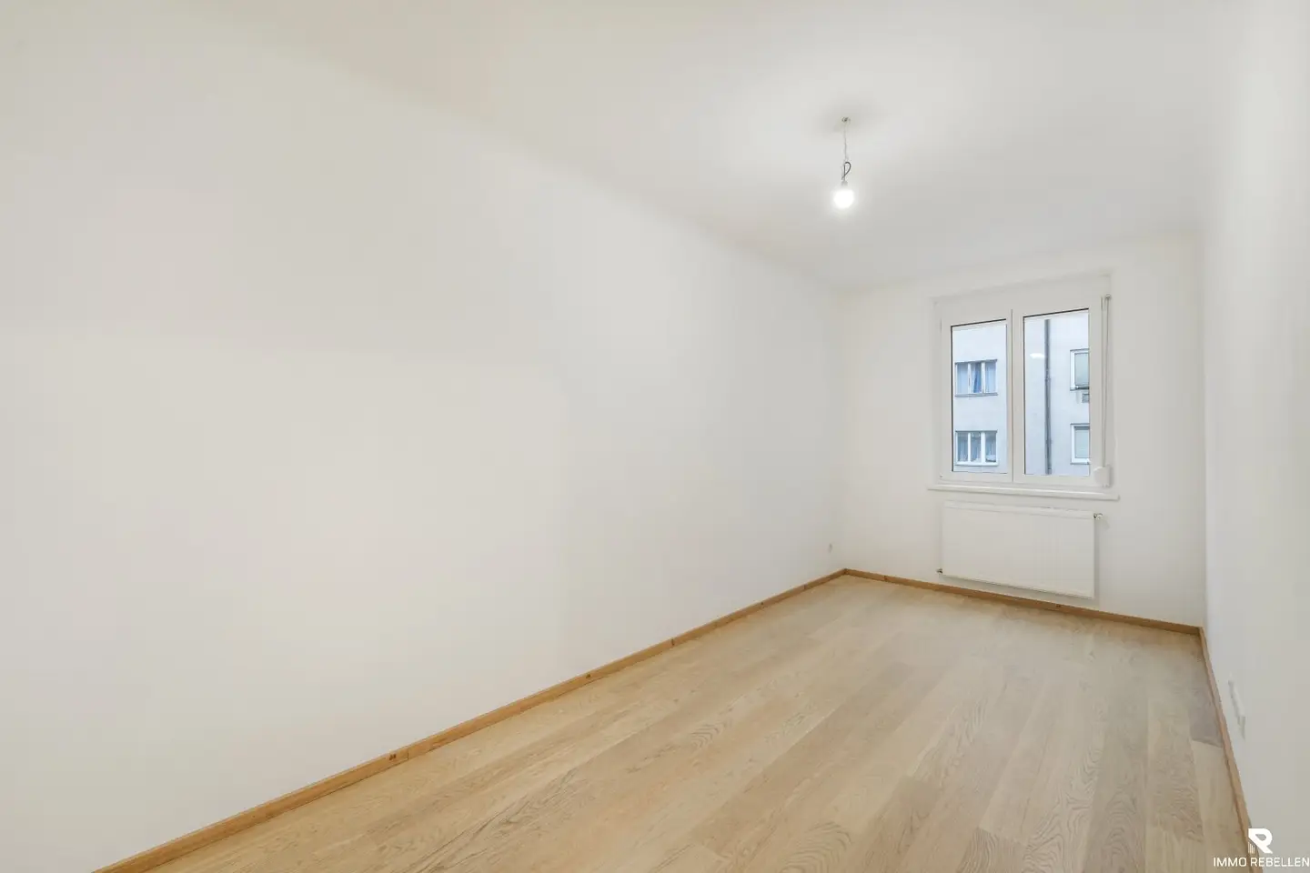 Renovated apartment near Vienna main station in quiet courtyard