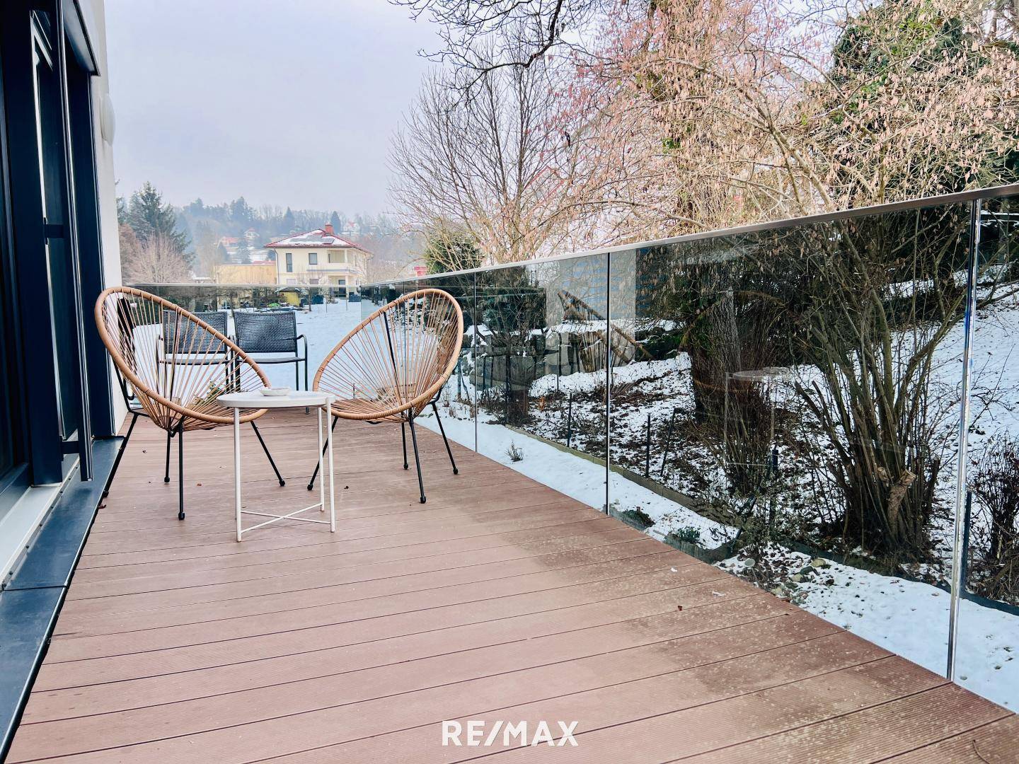 Exclusive apartment with carport and sunny balcony