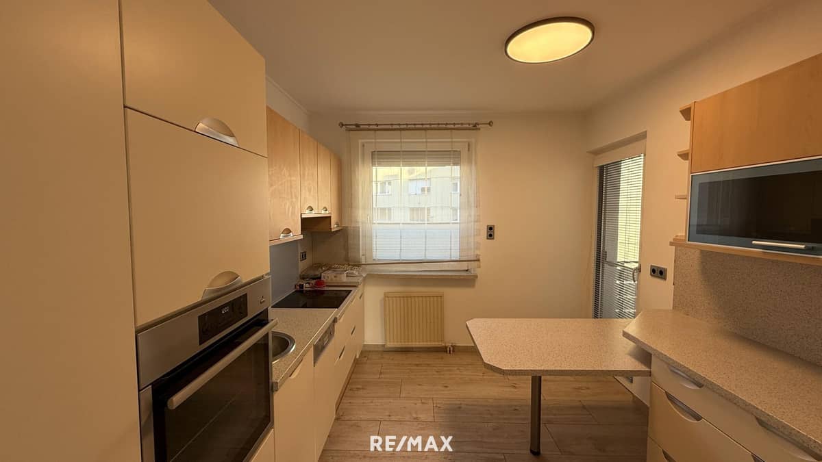 Helle 3-Zimmer-Wohnung nahe Bahnhof in St. Valentin, 95 m², Balkon