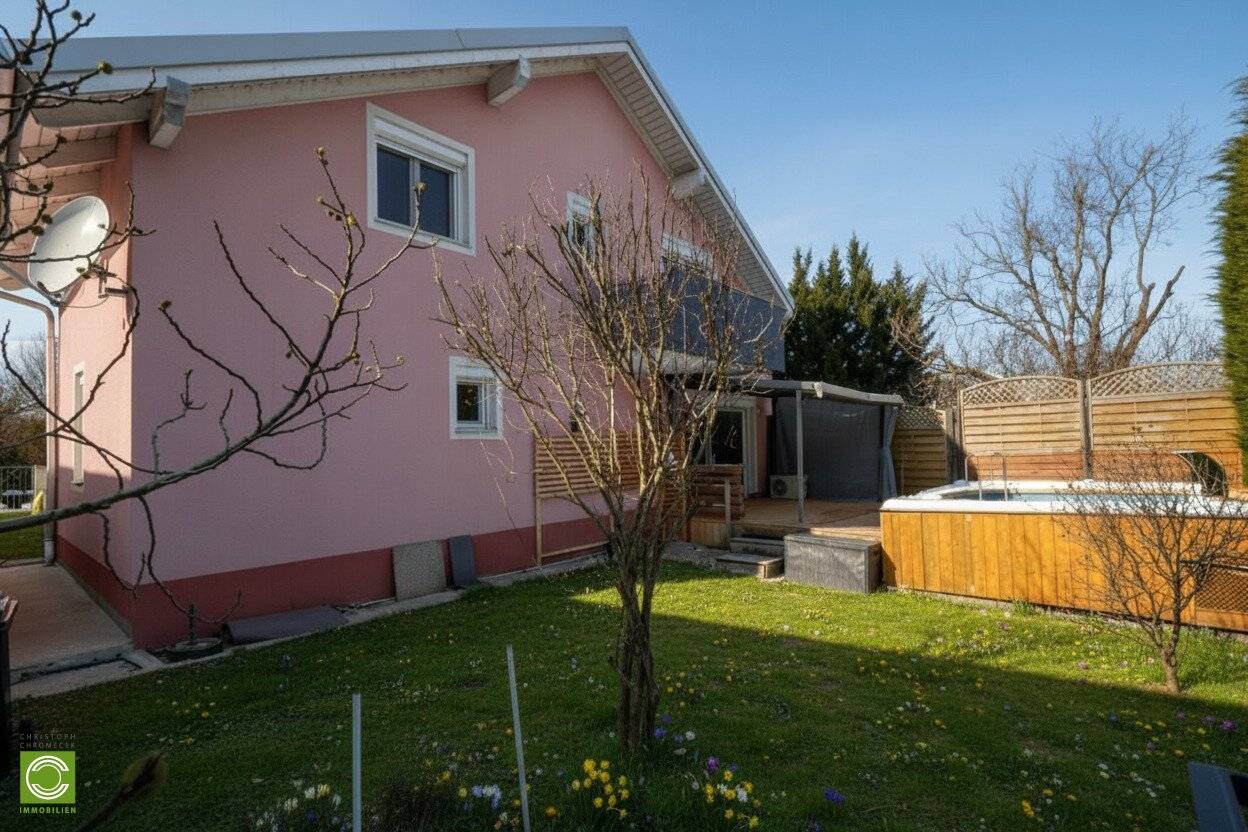 CHRISTOPH CHROMECEK IMMOBILIEN - Brunn am Gebirge - Top semi-detached house with small garden and pool