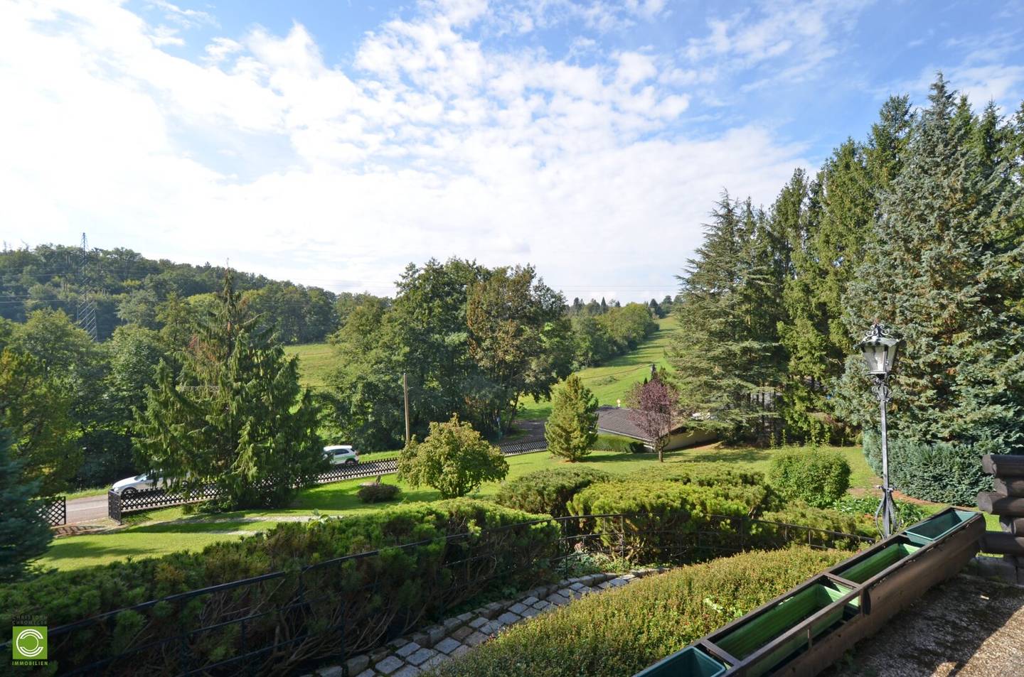 CHRISTOPH CHROMECEK IMMOBILIEN Sulz im Wienerwald Dream building plot with a log cabin in green peaceful location