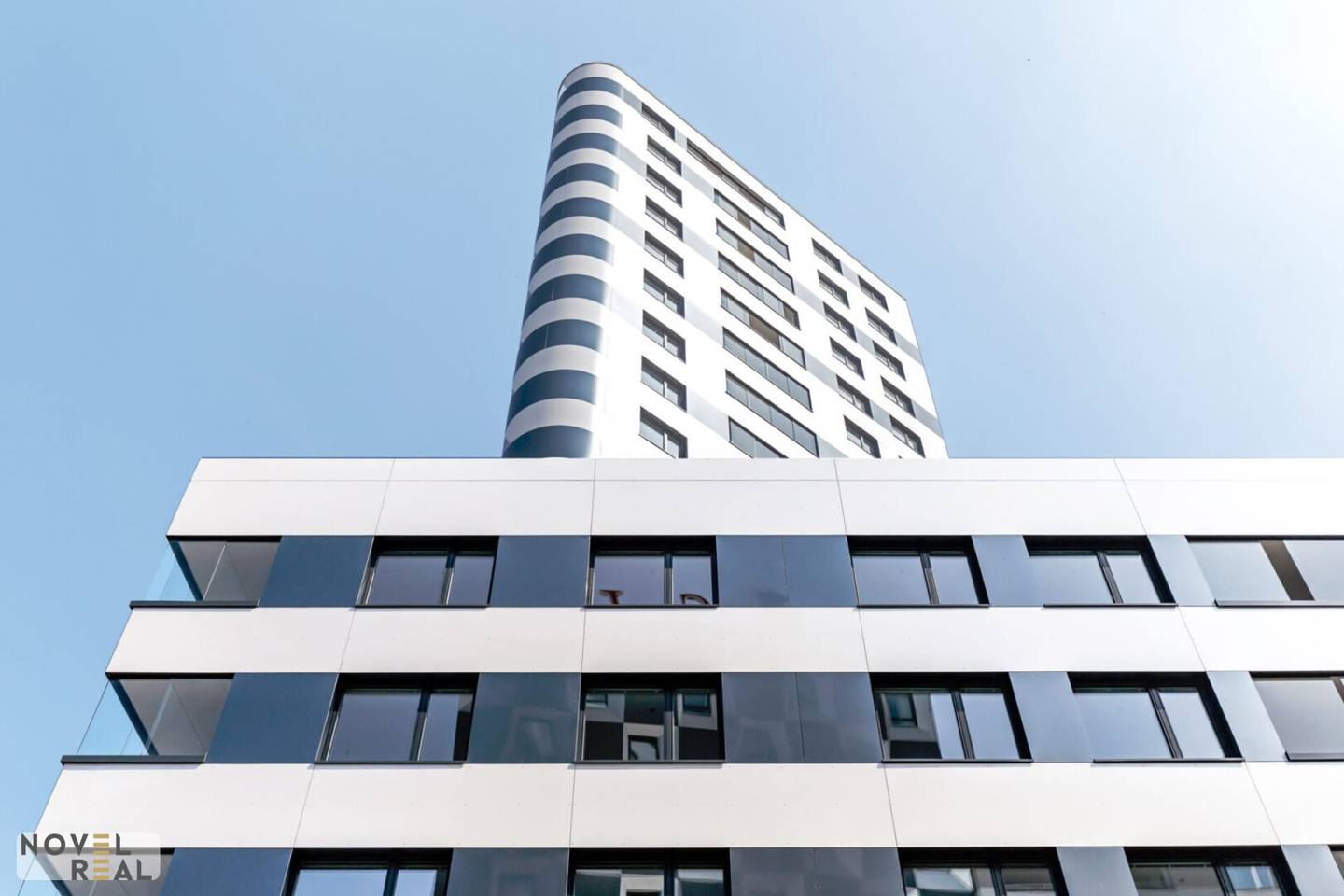 Wohnung mit Loggia Panoramablick Sky Tower