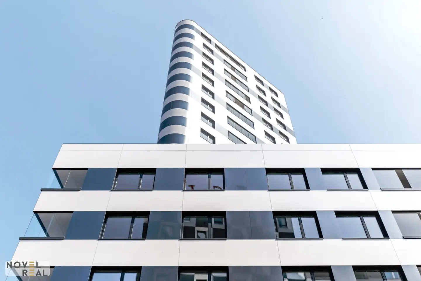 Wohnung mit Loggia Panoramablick Sky Tower