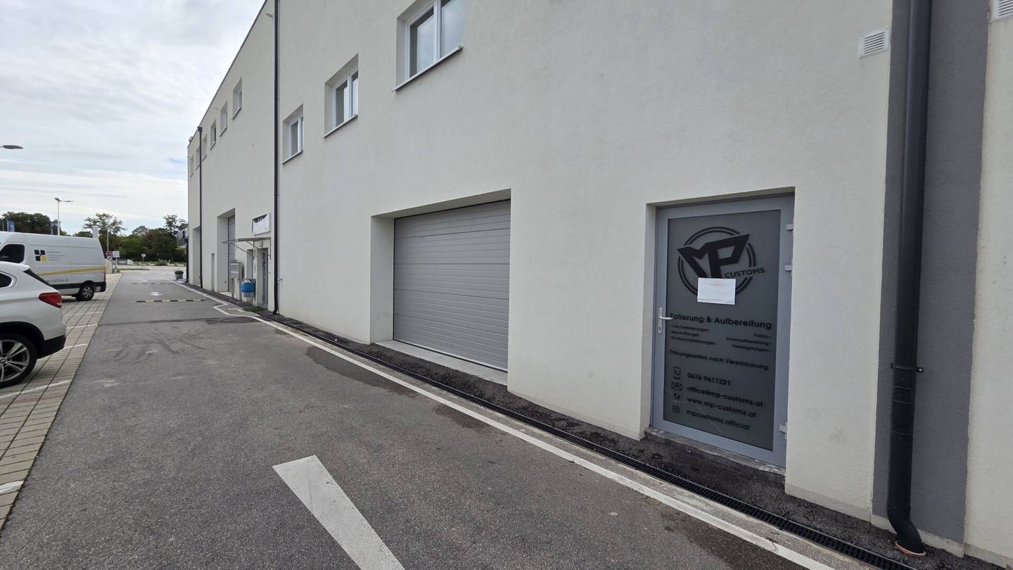 Gewerbehalle * automatisches Rolltor * 2 KFZ Abstellplätze*