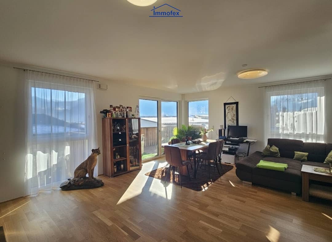 Wohnung mit sonnigem Balkon und Bergblick