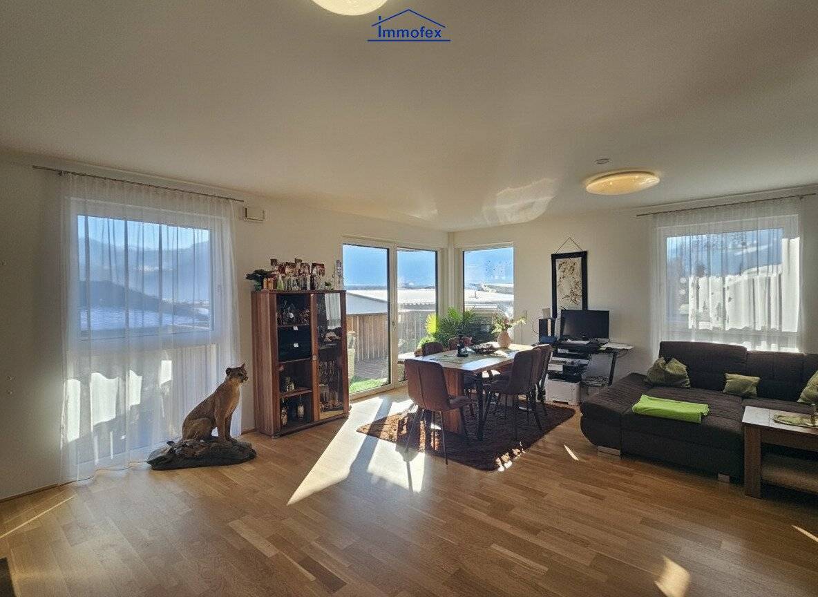 Apartment with sunny balcony and mountain view