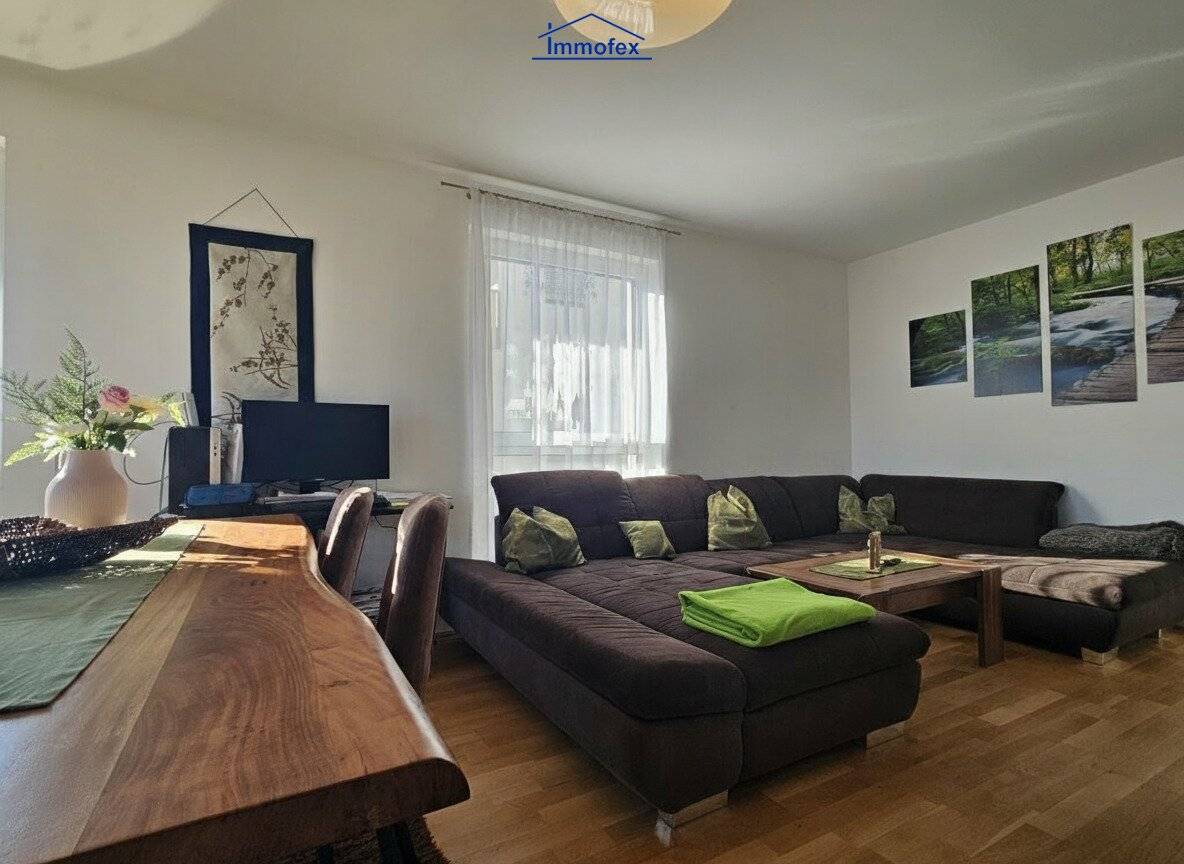 Apartment with sunny balcony and mountain view