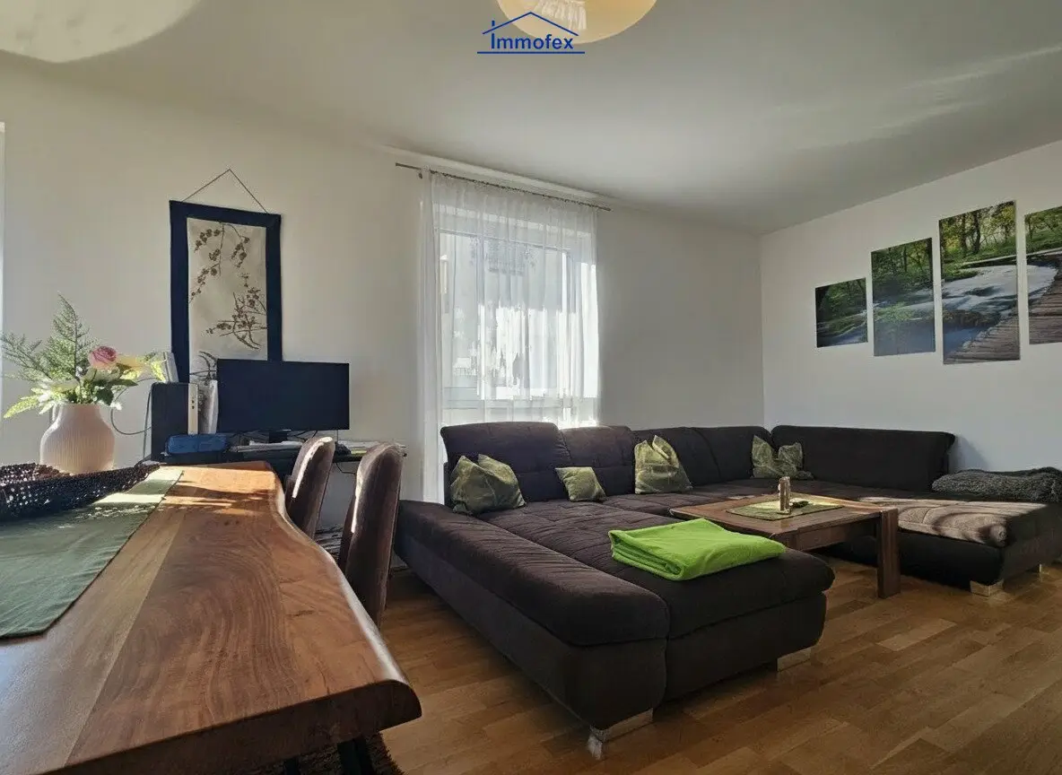 Apartment with sunny balcony and mountain view