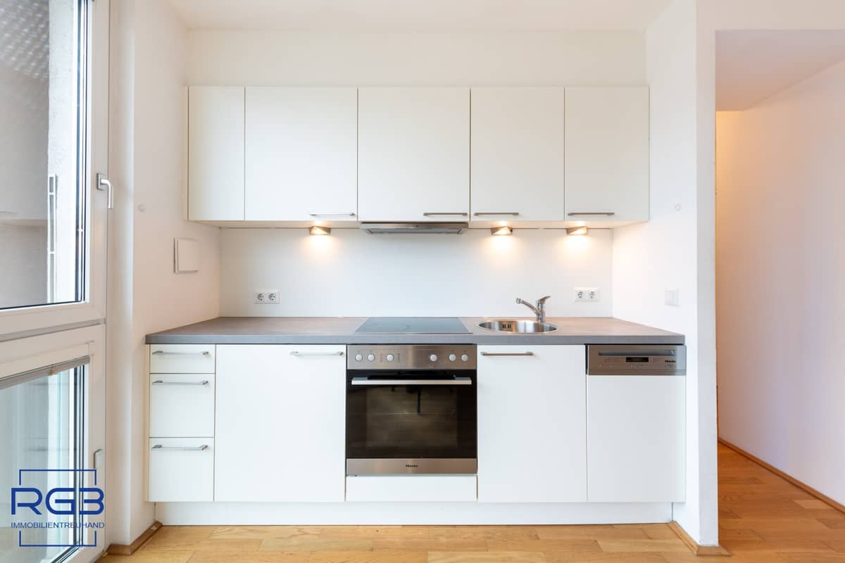 Sonnige 2-Zimmer-Wohnung mit Südwest-Loggia in Wien Simmering