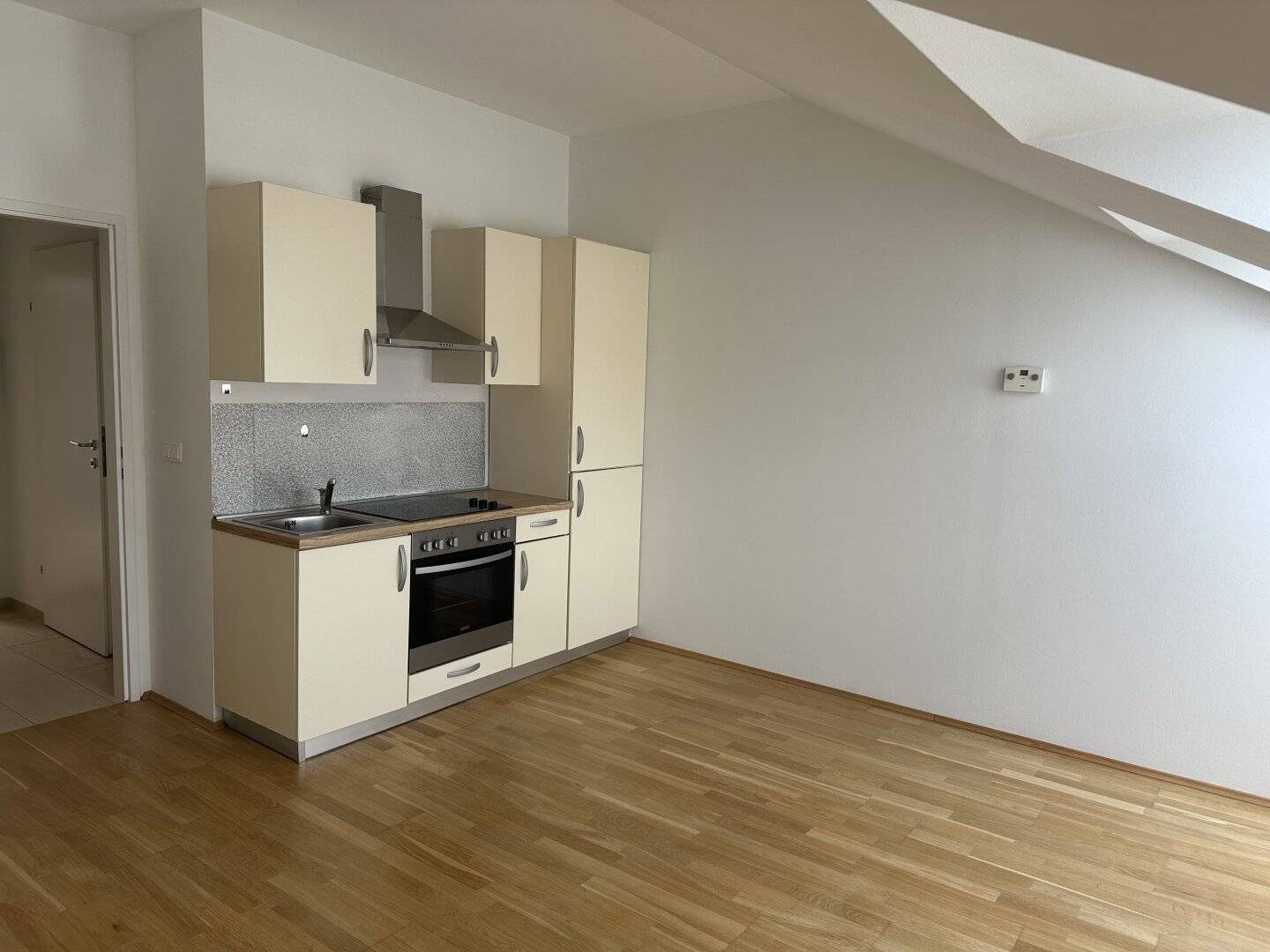 Tolle Single-, Studentenwohnung- WOHNEN im Herzen von Favoriten- Top Anlage, in nur 3 Min. bei der U1 Reumannplatz