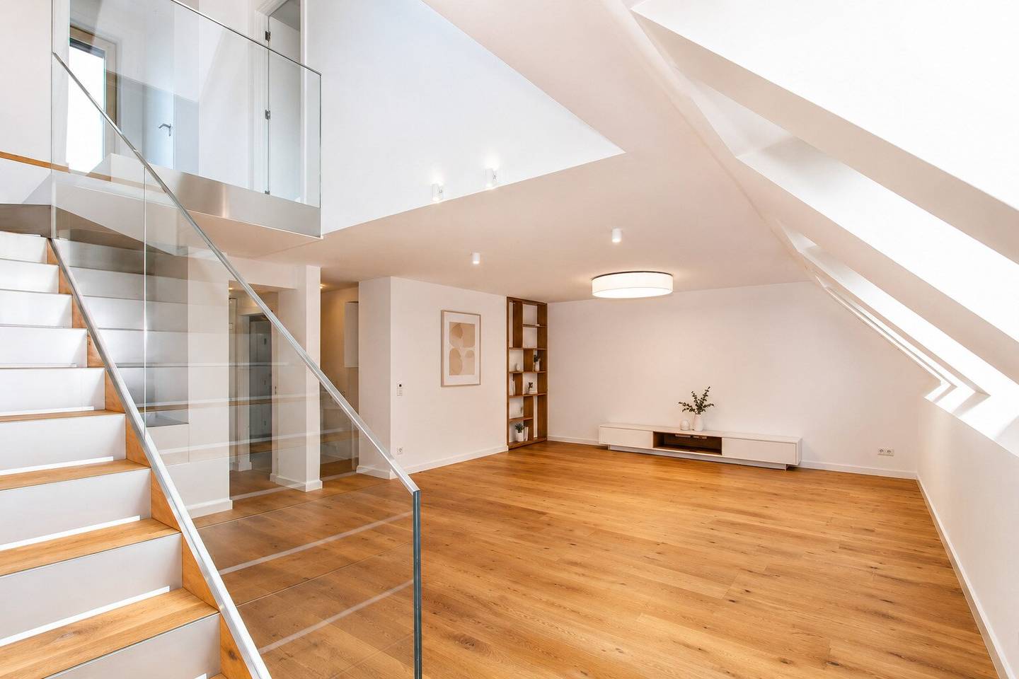 Exquisite and modern top-floor apartment with terrace near the Belvedere
