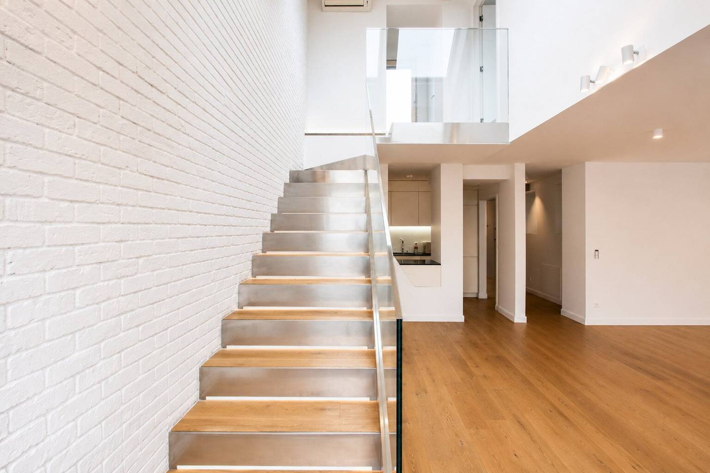 Exquisite and modern top-floor apartment with terrace near the Belvedere