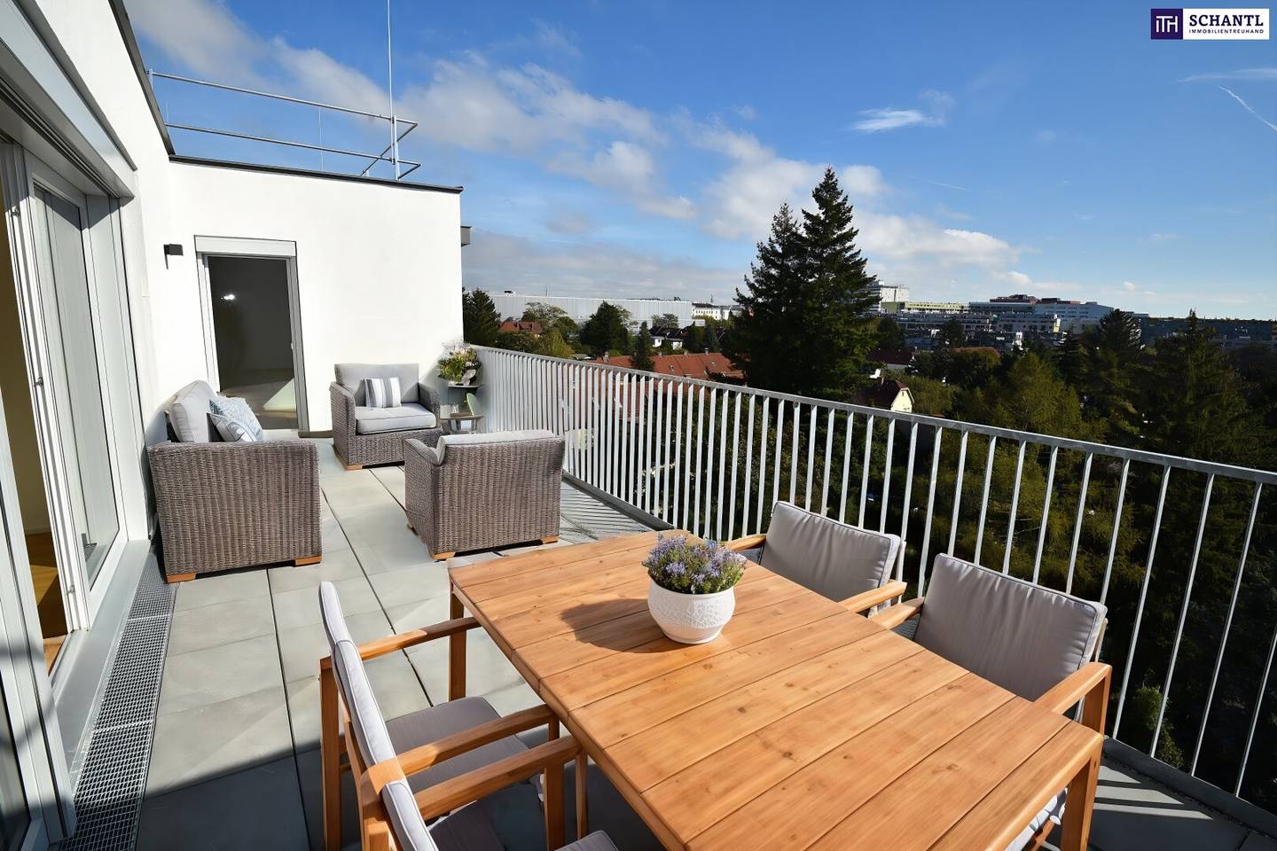 Genial and Rare five room penthouse with grand view, best equipment and magnificent terrace