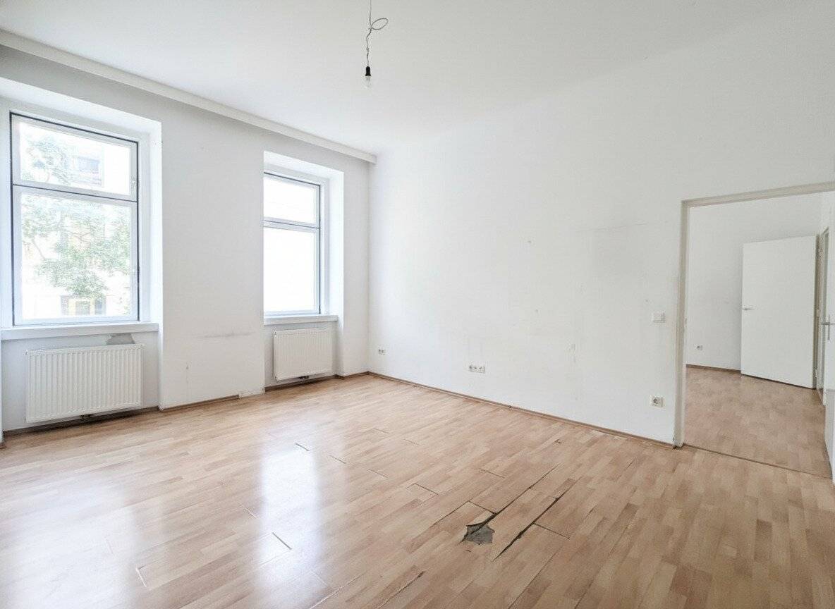 ++NEU++ sanierungsbedürftige 3-Zimmer Altbauwohnung, völlige Innenhoflage