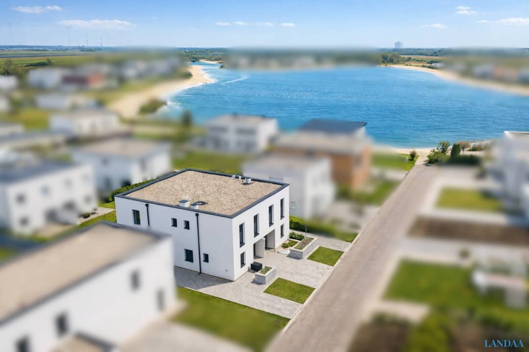 Helle Doppelhaushälfte mit Garten am See in Parndorf