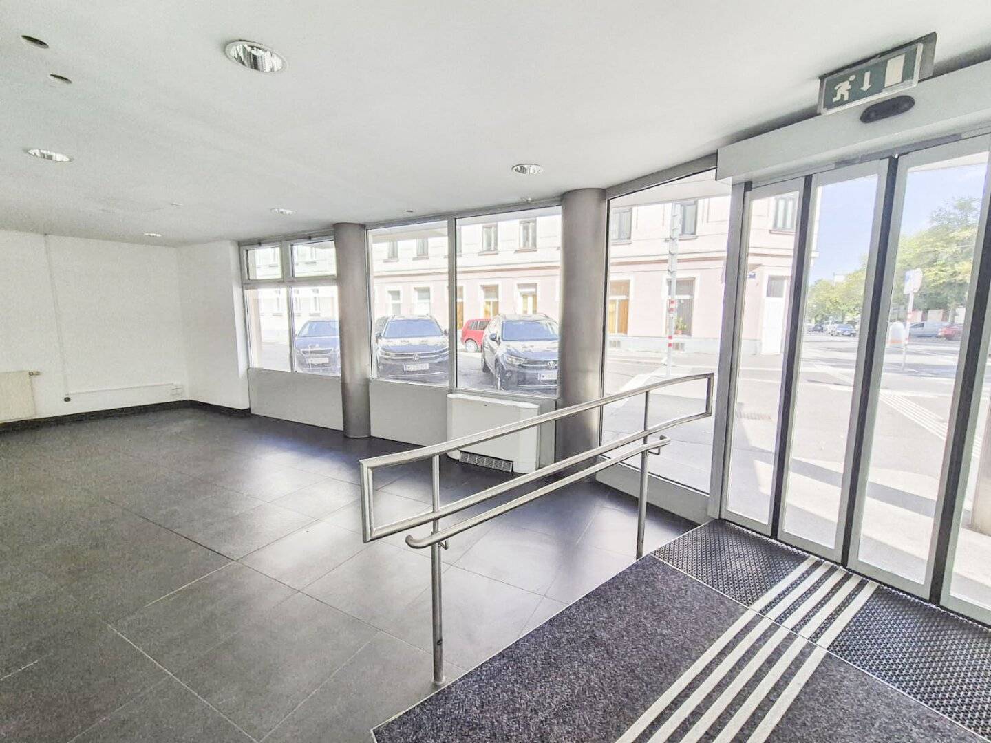 Multifunctional commercial space (office, practice, retail premises, ...)