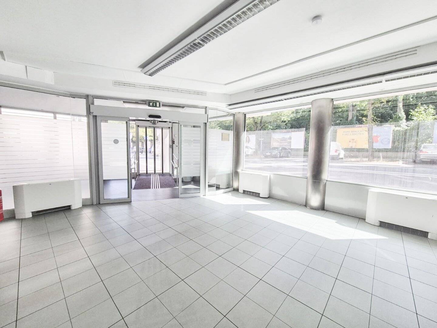 Multifunctional commercial space (office, practice, retail premises, ...)