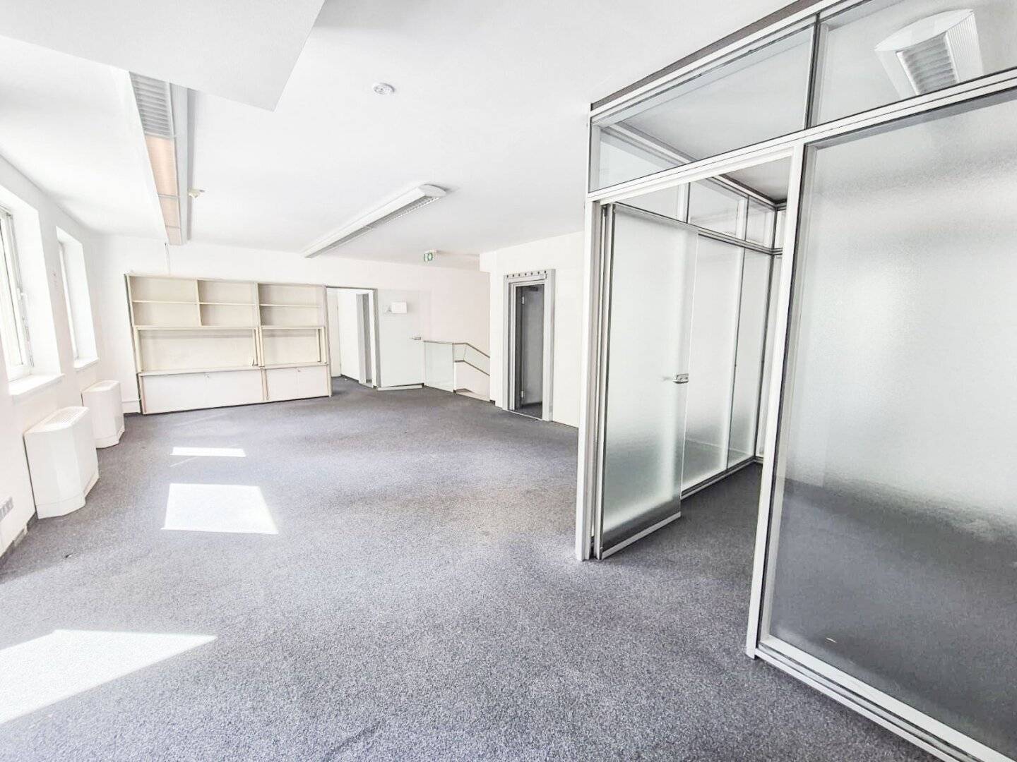 Multifunctional commercial space (office, practice, retail premises, ...)