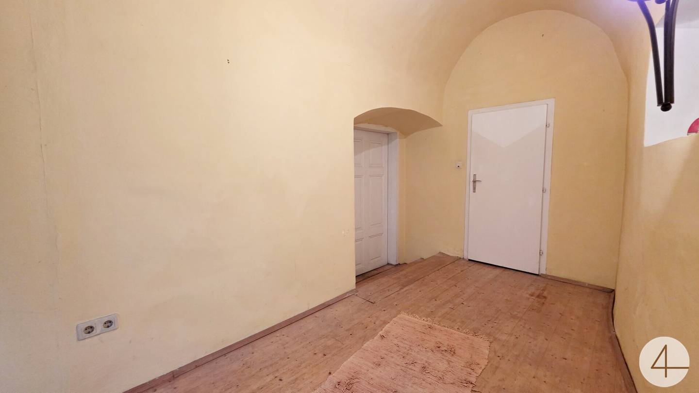 Historic apartment with winter garden in monument