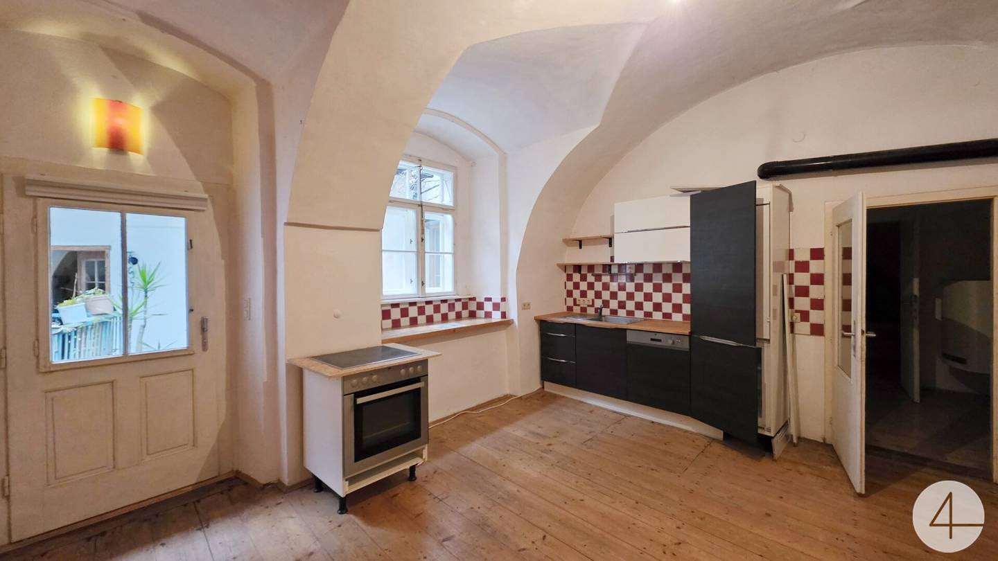 Historic apartment with winter garden in monument