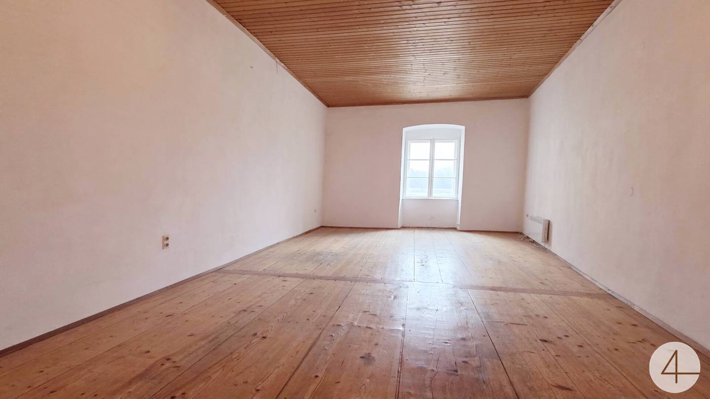 Historic apartment with winter garden in monument