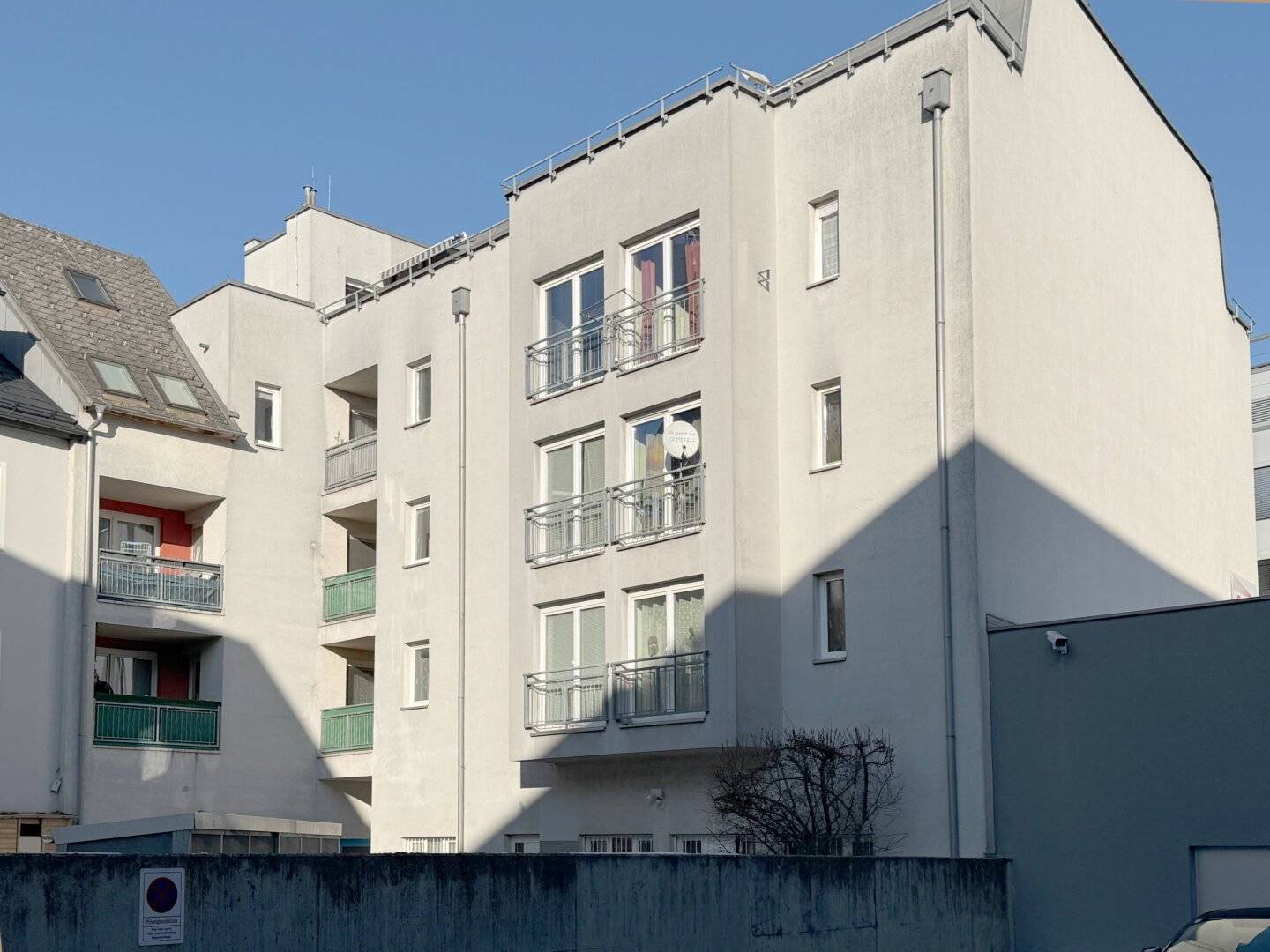 Zinshaus im Stadtzentrum: 26 Wohnungen + 3 Geschäftslokale + 16 KFZ-Stellplätze