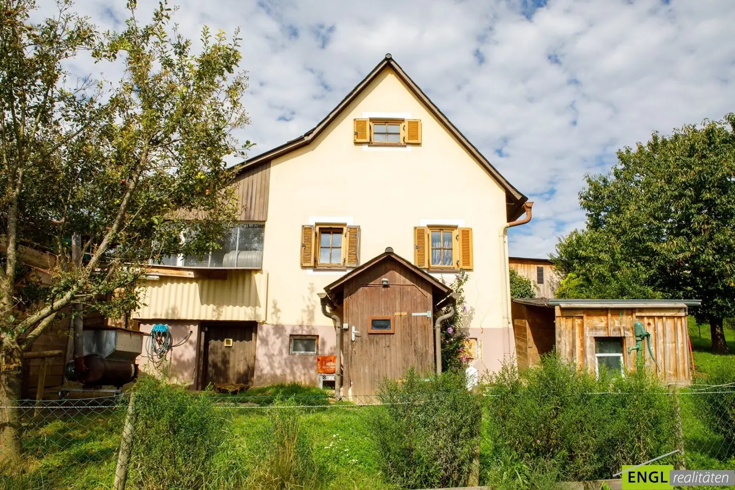 Idyllic country house in the Vulkanland with a large outbuilding near Bad Gleichenberg