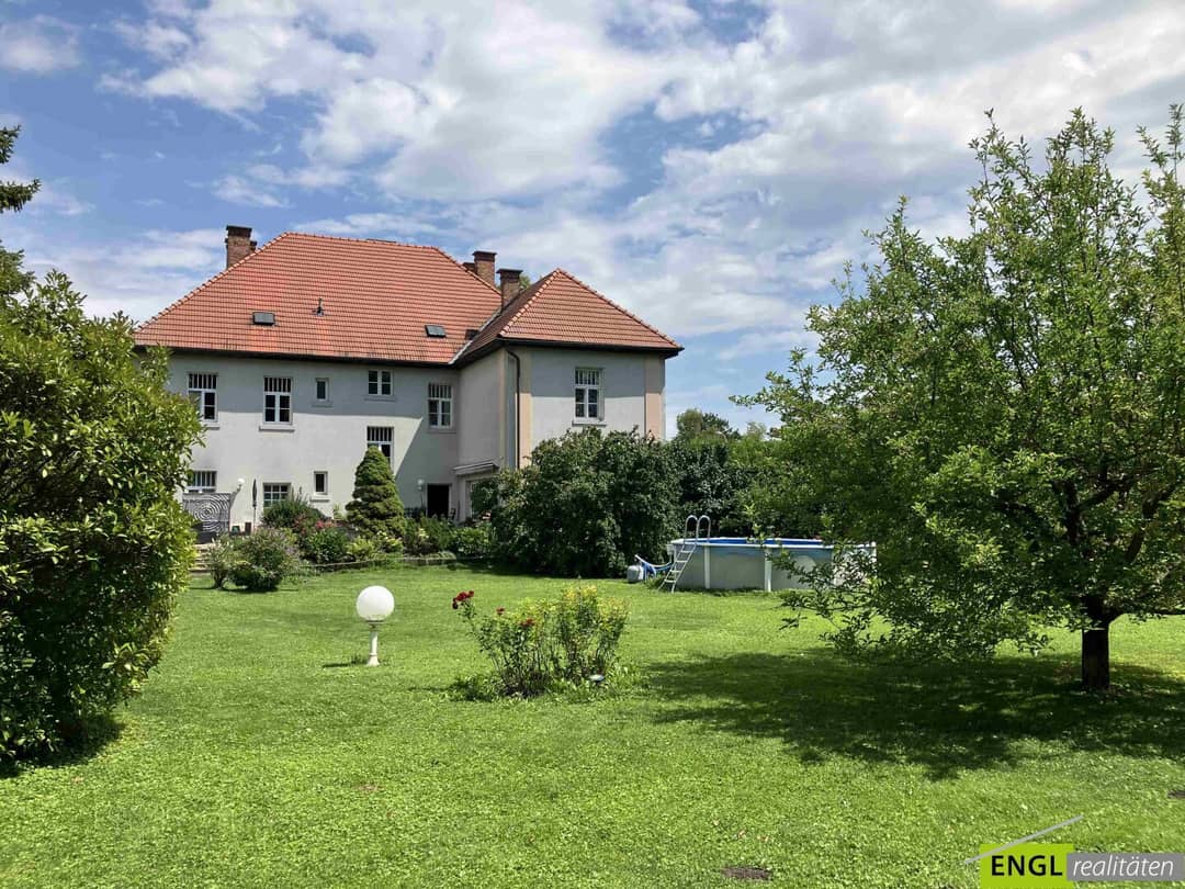 Historische Villa in Ebreichsdorf mit 391 m² Wohnfläche und Pool