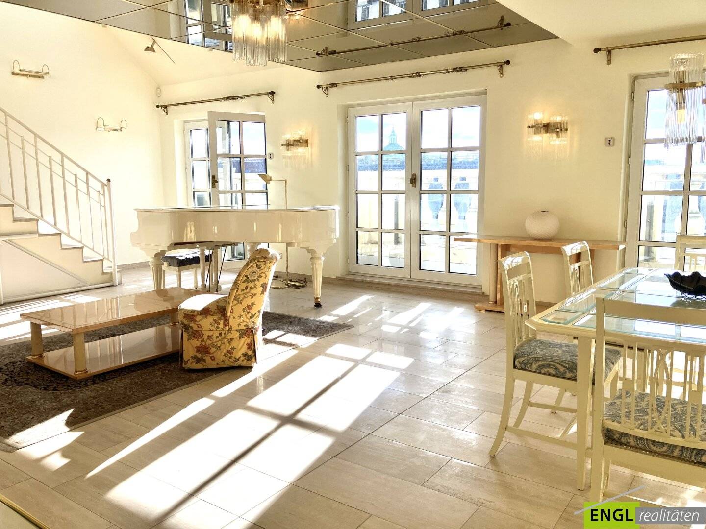 Best address! Bright maisonette apartment with balcony, wintergarden and terrace with view of St. Stephen's Cathedral