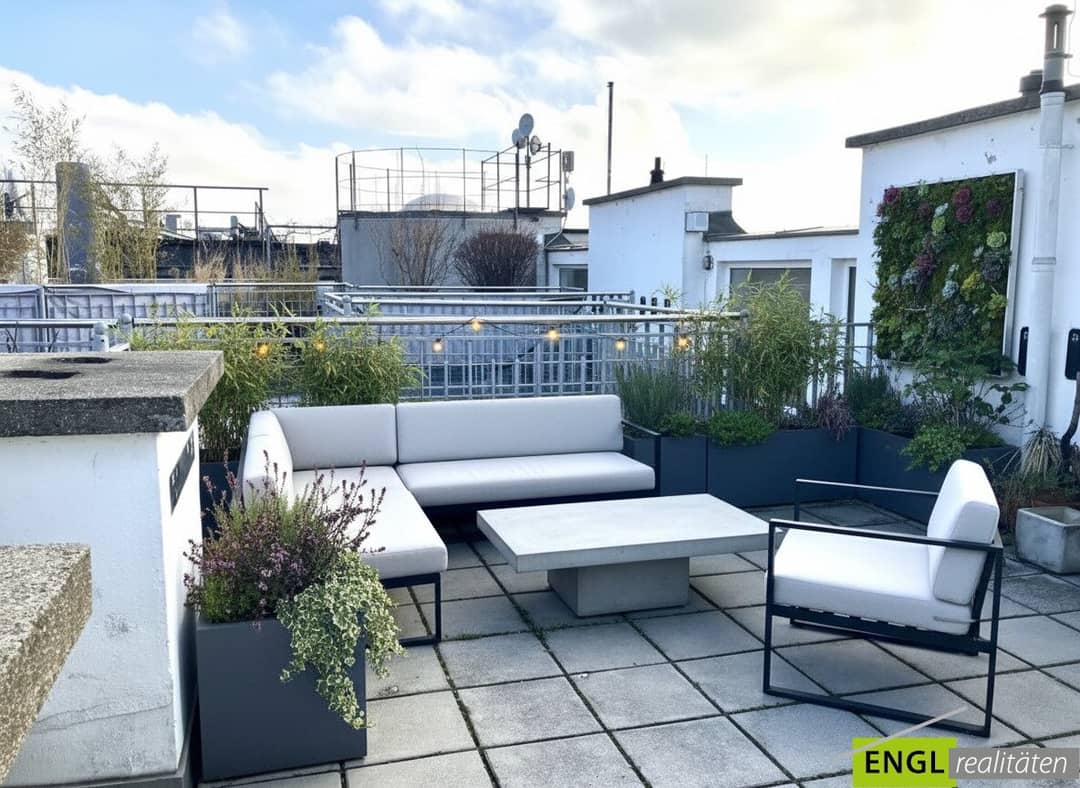 Bright Maisonette Apartment with Winter Garden and Rooftop Terrace on Kärntner Ring