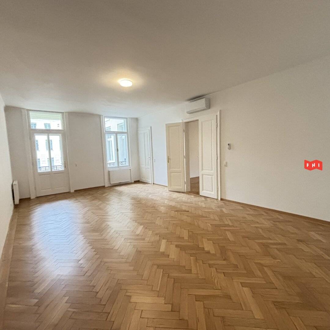 Neu sanierte Etagenwohnung am Naschmarkt mit 5 Zimmern und 2 Balkone